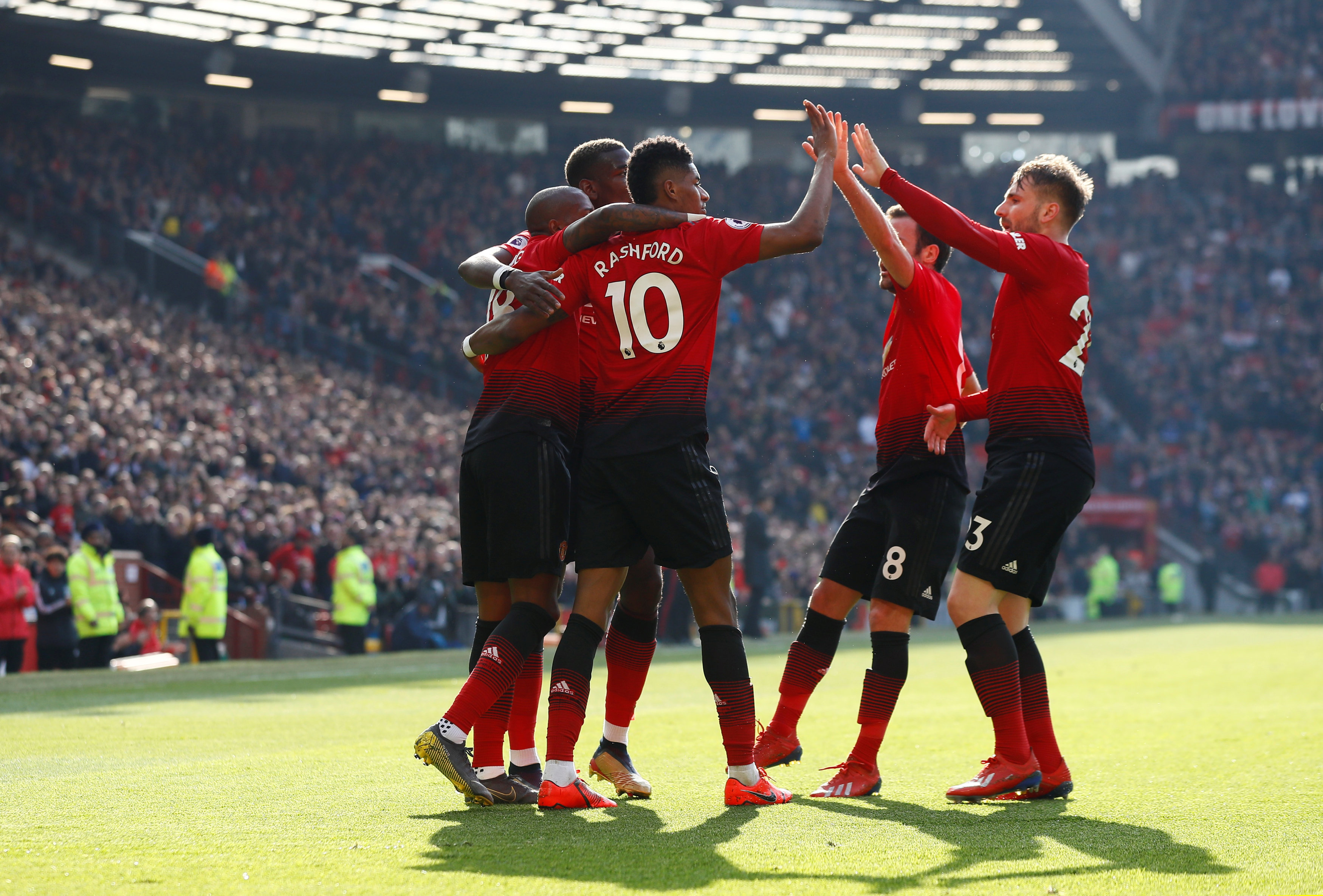 聚光灯下 聚光灯下